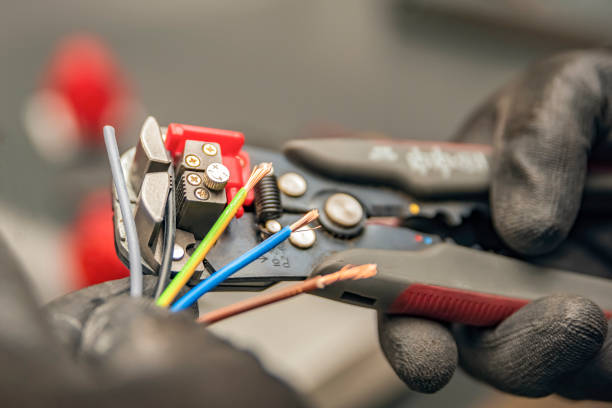 Best Affordable Emergency Electrician  in Caryville, TN